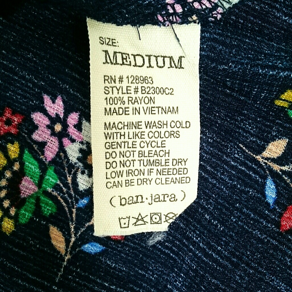 NWOT Rocks & Indigo boho top with bell sleeves - Picture 5 of 6
